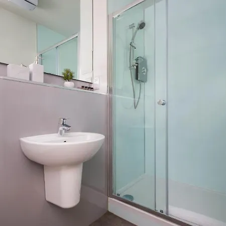 Modern Studio Apartment In Prime Central Location Edinburgh Exterior photo