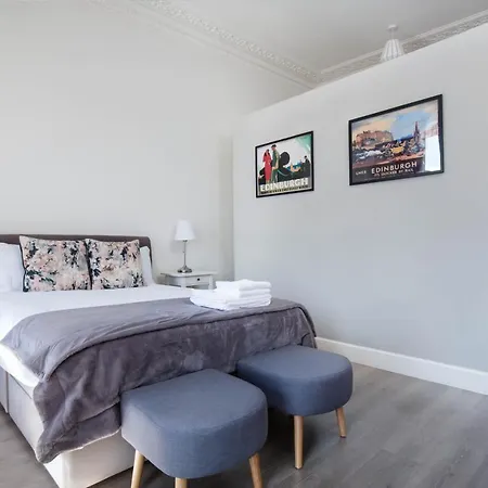 Modern Studio Apartment In Prime Central Location Edinburgh Exterior photo